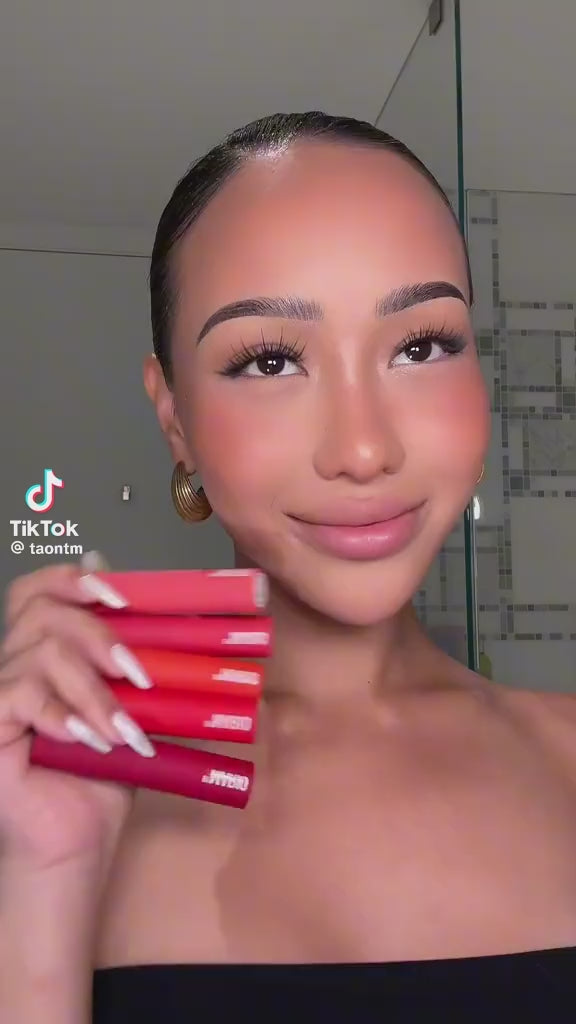 MoistureGlow Plumping Lip Serum